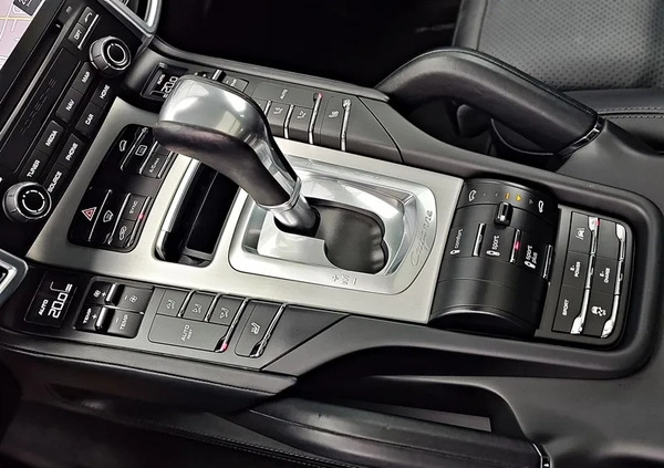 Porsche Cayenne cena 159900 przebieg: 130000, rok produkcji 2017 z Lubień Kujawski małe 781